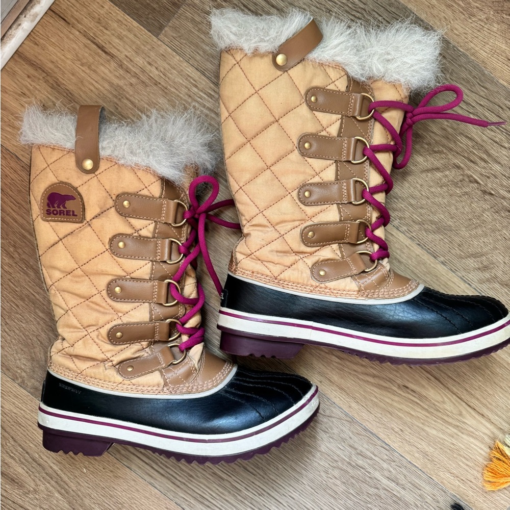 Sorel Tan and Black Winter Rain Boots Durable Cozy size 7
